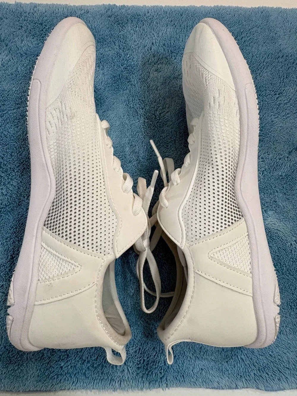 White HIKE Lightweight Knit Sneakers UNISEX Women’s size 8 / 8 1/2 Men 6 / 6 1/2